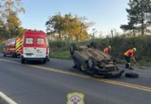 Condutora fica ferida após capotamento na SC-350 em Caçador