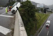 Motorista se perde no Morro do Boi e carro quase cai na BR-101