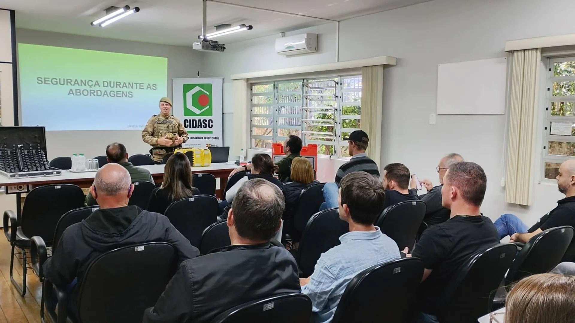 Polícia militar realiza treinamento para servidores da Cidasc