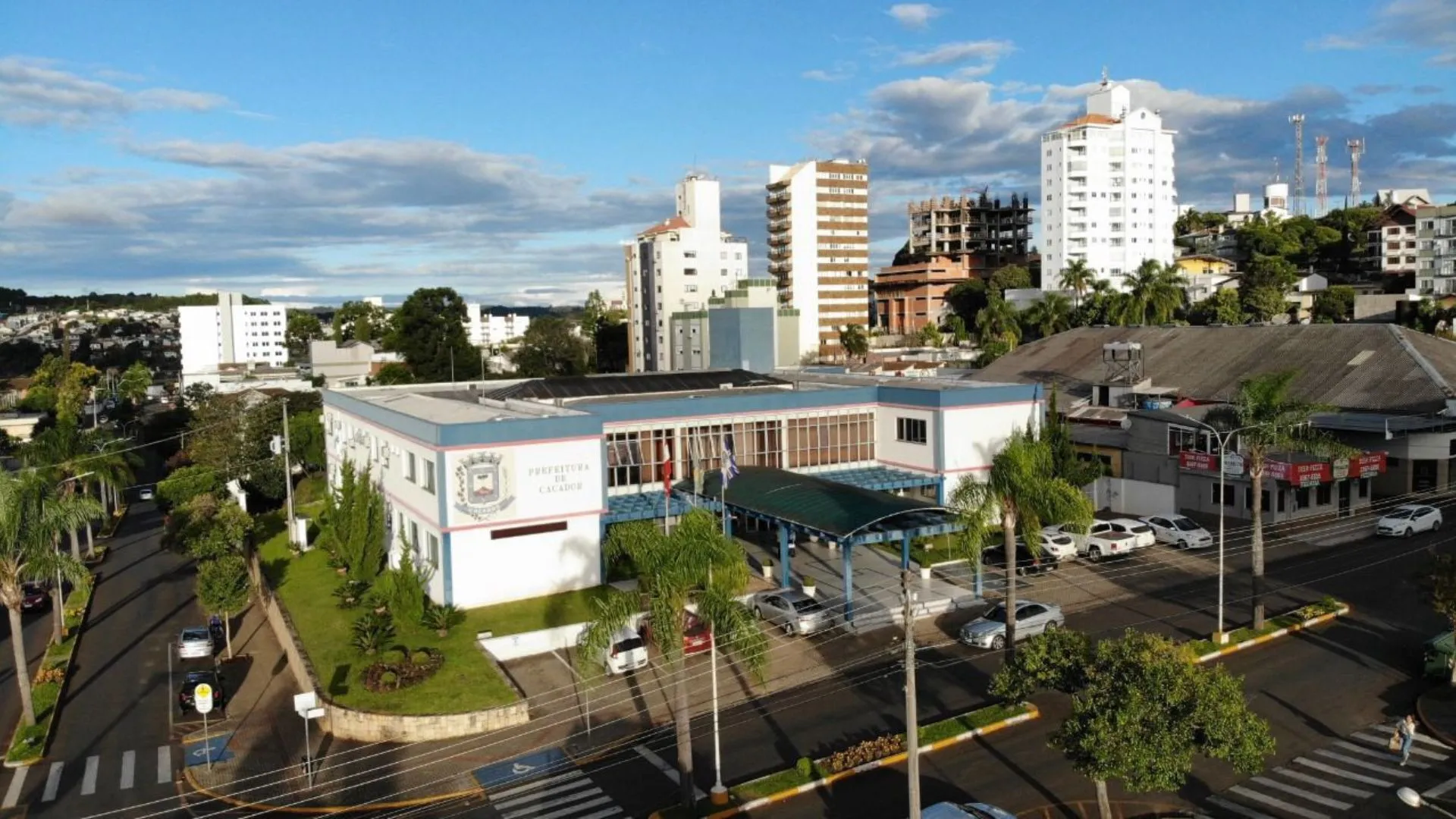 Prefeitura de Caçador abre seleção para cargos temporários