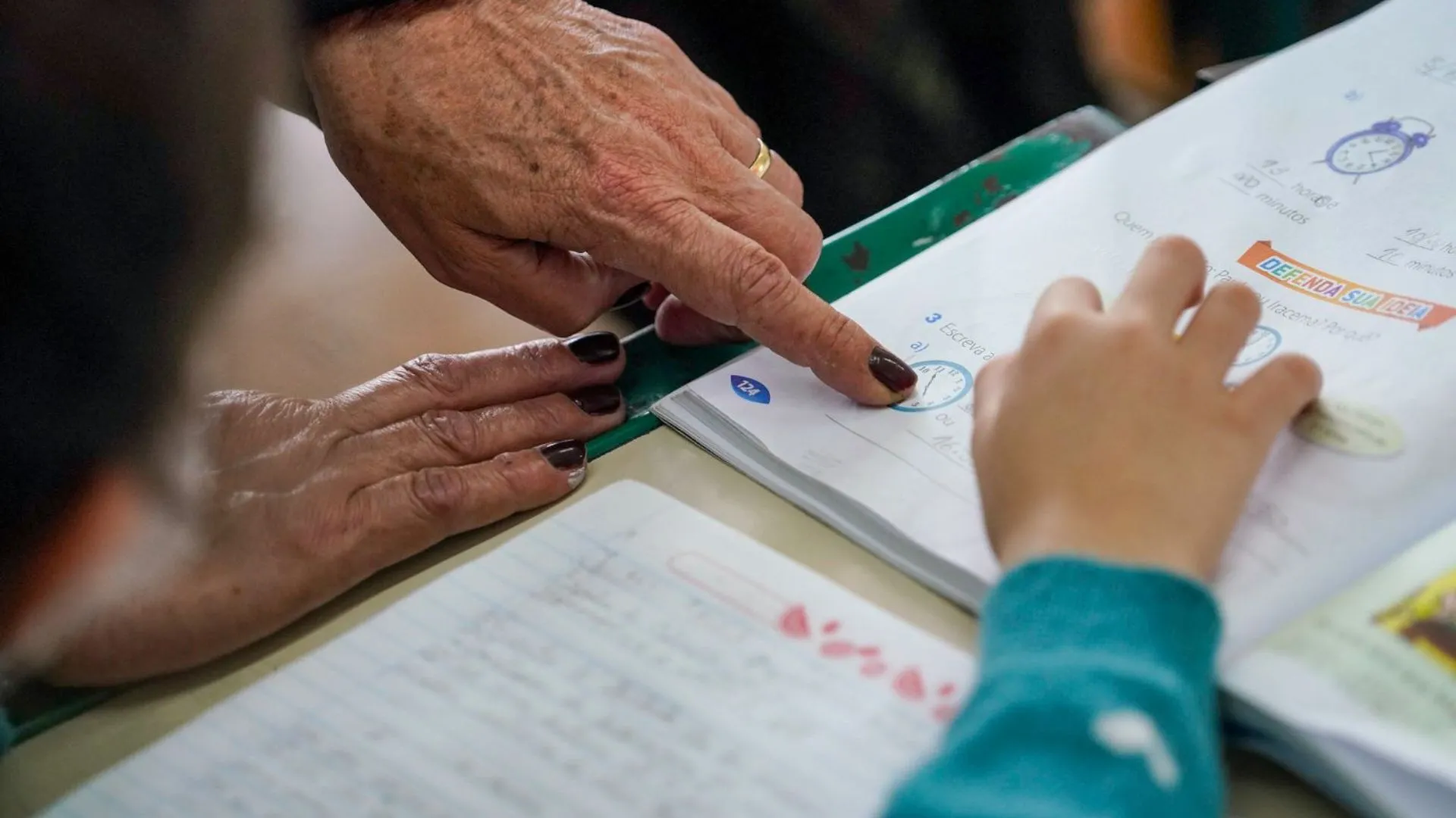 Governo lança pacote para valorizar professores em SC