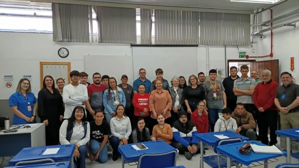 Caçador lança projeto para jovens com foco em inclusão e tecnologia