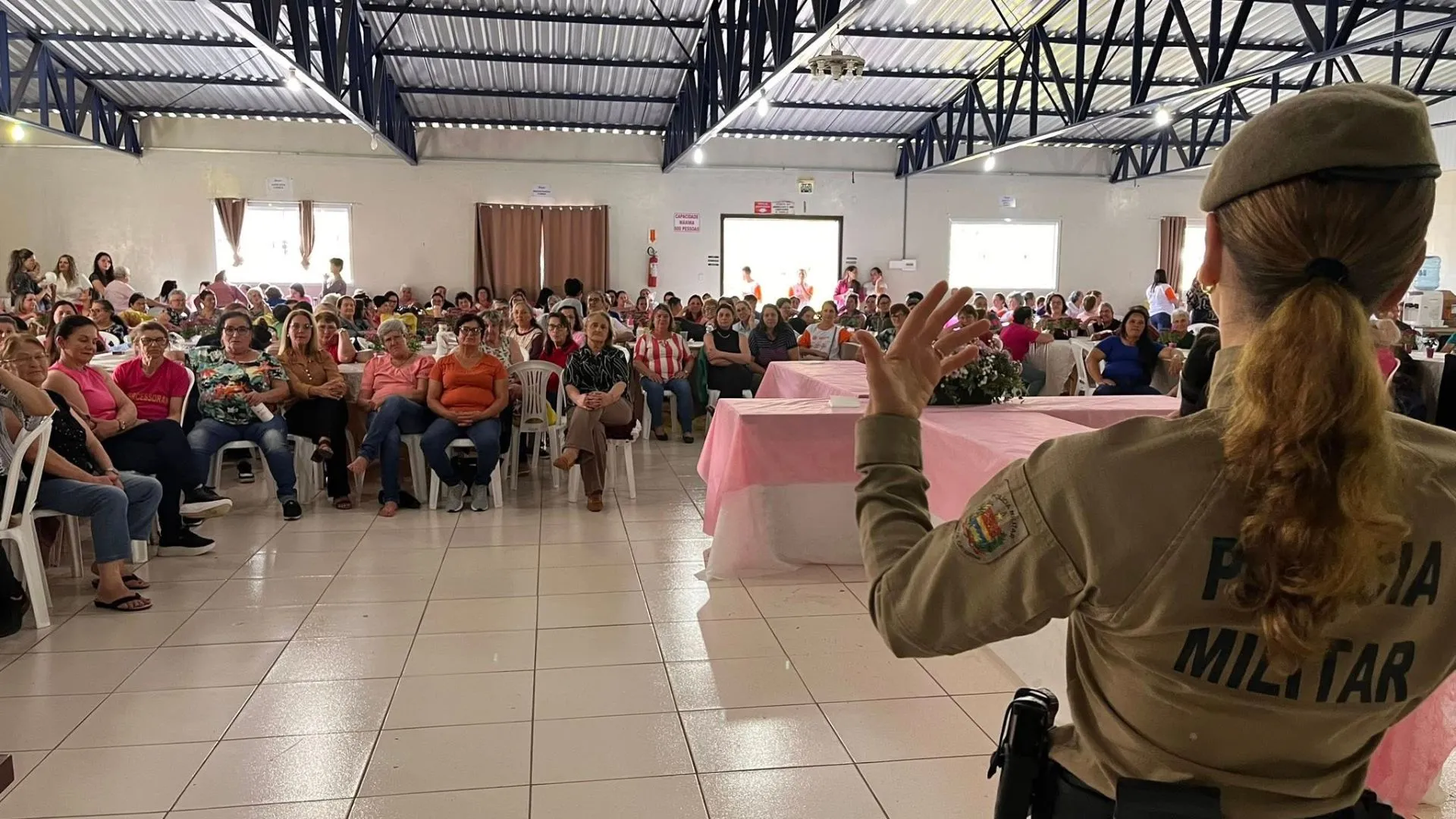 Rede Catarina orienta 250 mulheres do campo em Macieira