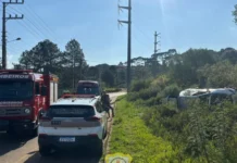 Duas pessoas ficam feridas em saída de pista no bairro Martello