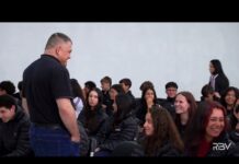 Alunos das escolas estaduais de Caçador recebem uniformes