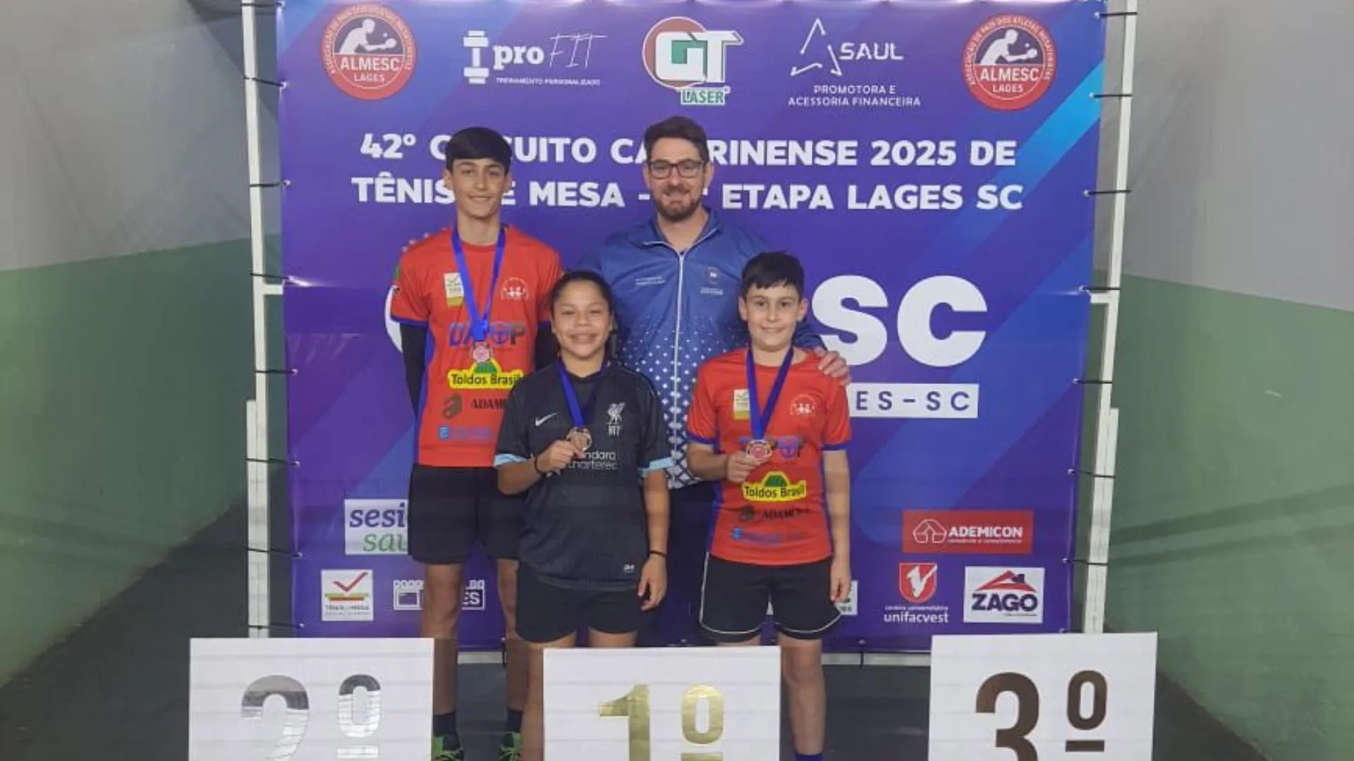 Caçador conquista três medalhas na Liga Meio-Oeste de Tênis de Mesa