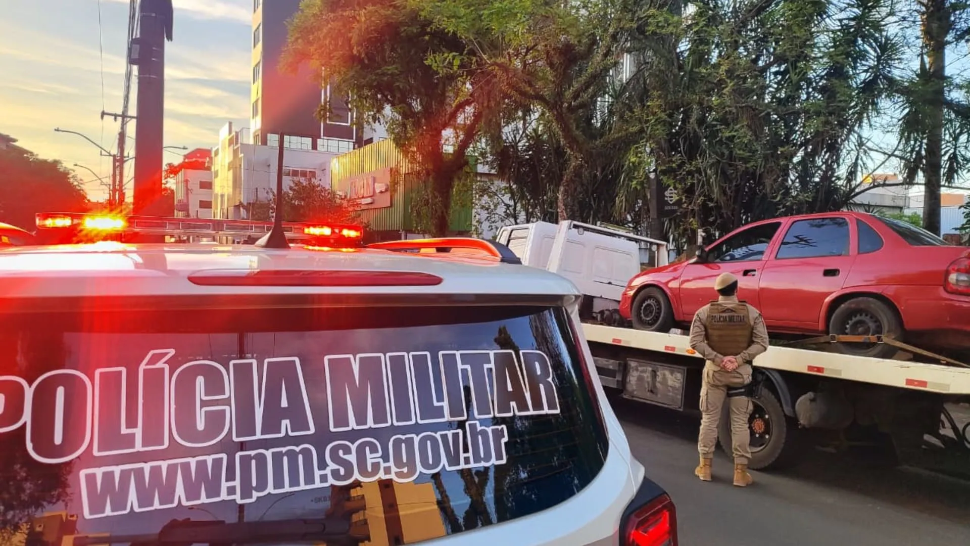 Carro é apreendido com dívidas superiores a R$ 22 mil