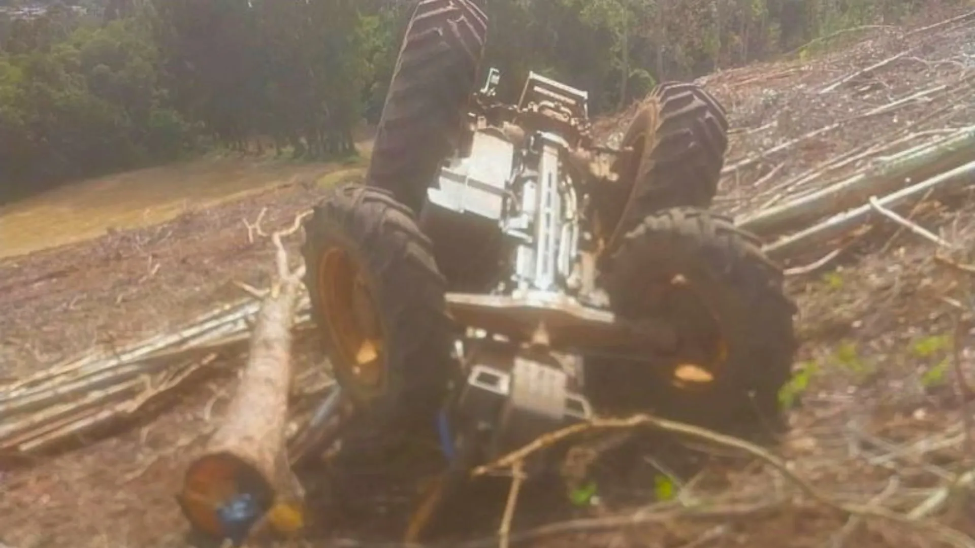 Agricultor fica ferido após tombamento de trator em comunidade do interior