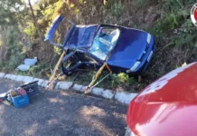 Mulher de Videira fica presa aos pedais em acidente na SC-355 e é resgatada