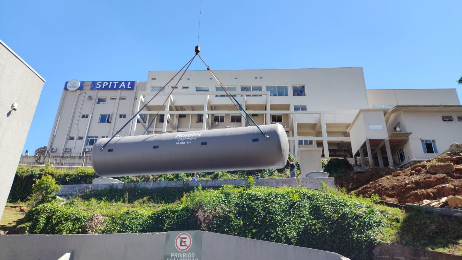 Hospital de Videira faz grande operação para instalar estação de tratamento