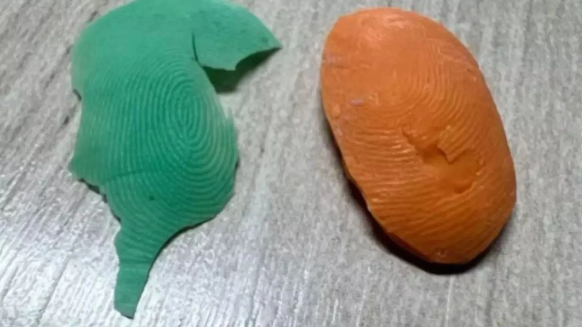 Dentista e auxiliar são presos por fraude no ponto eletrônico com uso de dedo de silicone