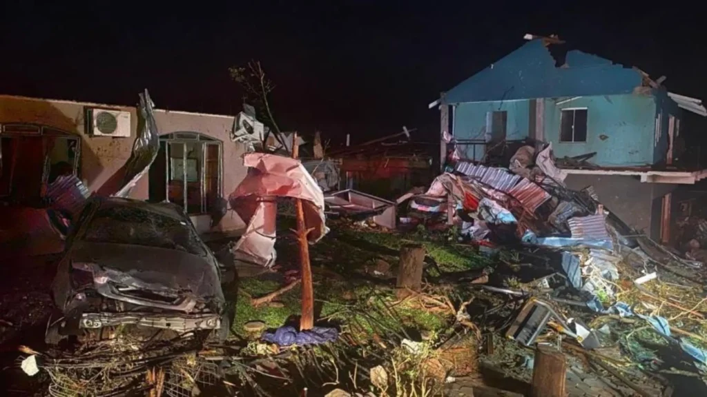 Tornado deixa cinco mortos e mais de 400 feridos no Paraná
