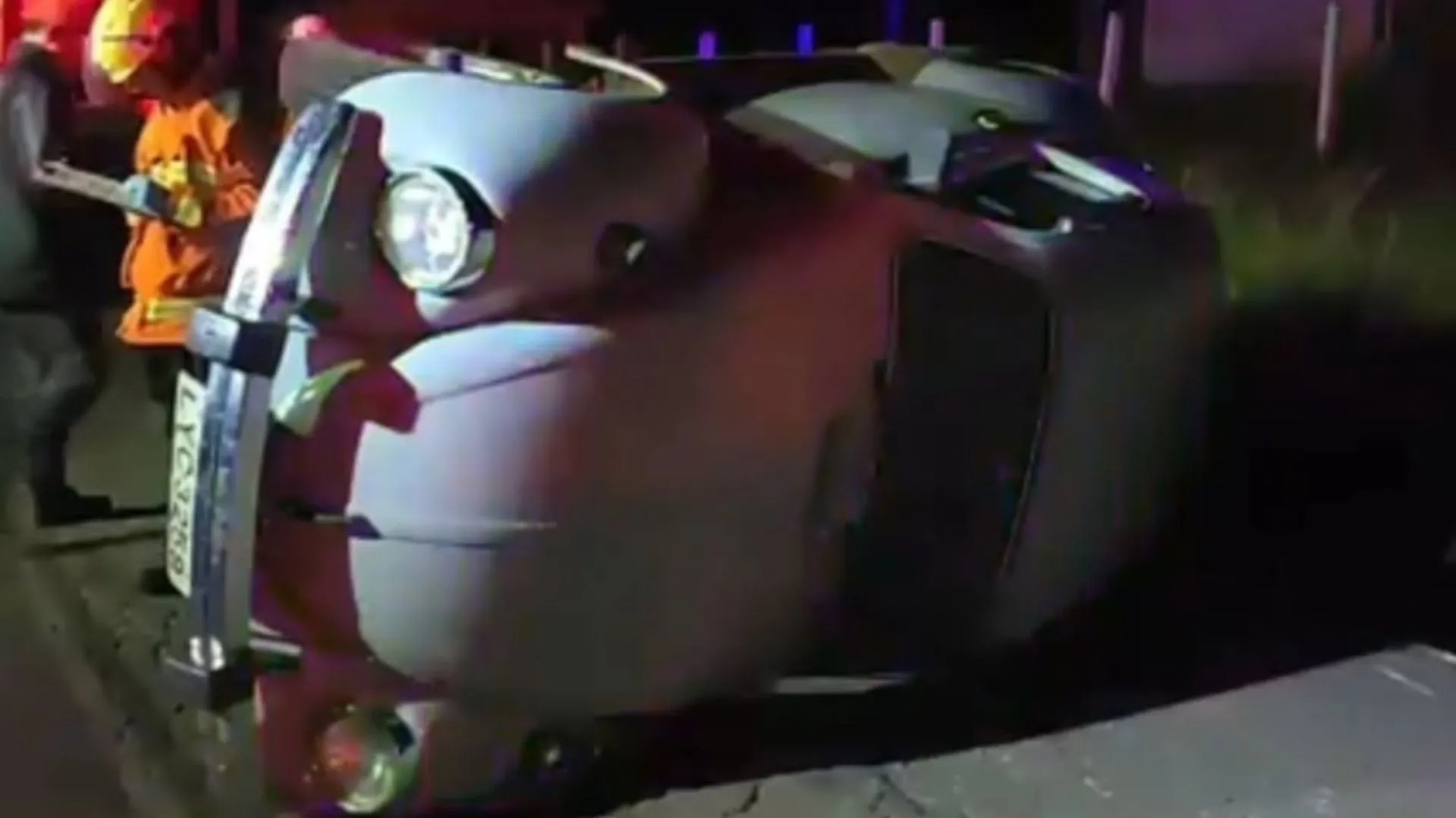 Perseguição em Caçador termina com fusca capotado e ladrão detido