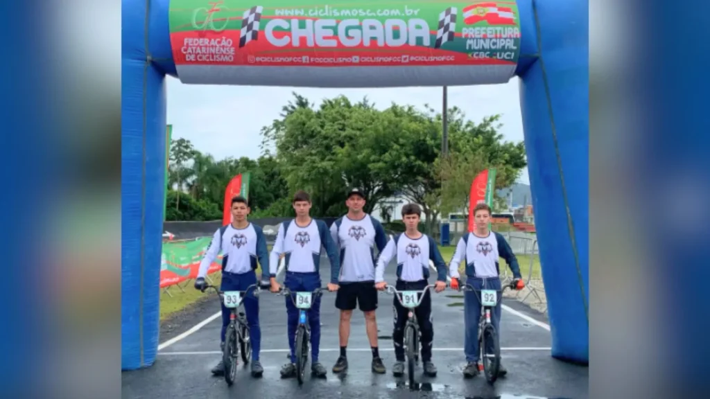 Ciclismo de Videira brilha no BMX e XCO da OLESC 2025