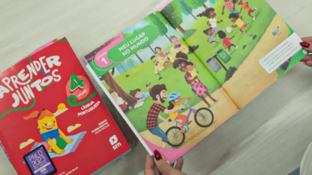 Escolas de Videira começam a receber livros para 2026