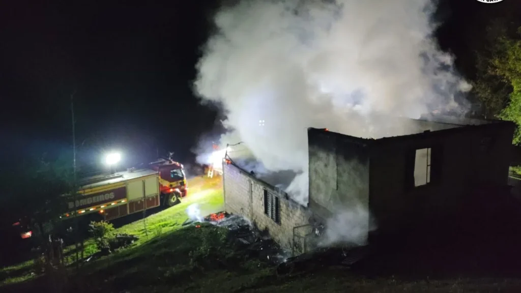 Incêndio consome casa em área rural de Fraiburgo