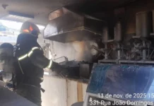 Trailer de churros pega fogo no pátio de posto em Salto Veloso