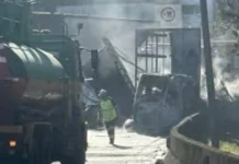 Engavetamento entre carretas e van entre SC e PR deixa mortos e mais de 14 feridos