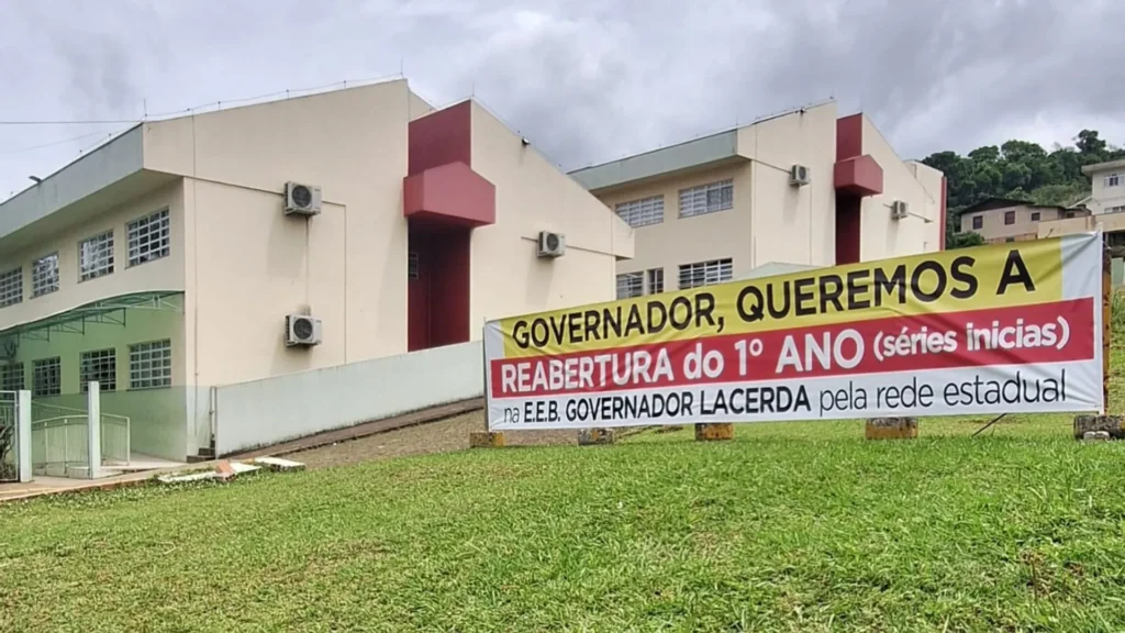 Escola estadual de Videira reabre séries iniciais após mobilização de pais e professores