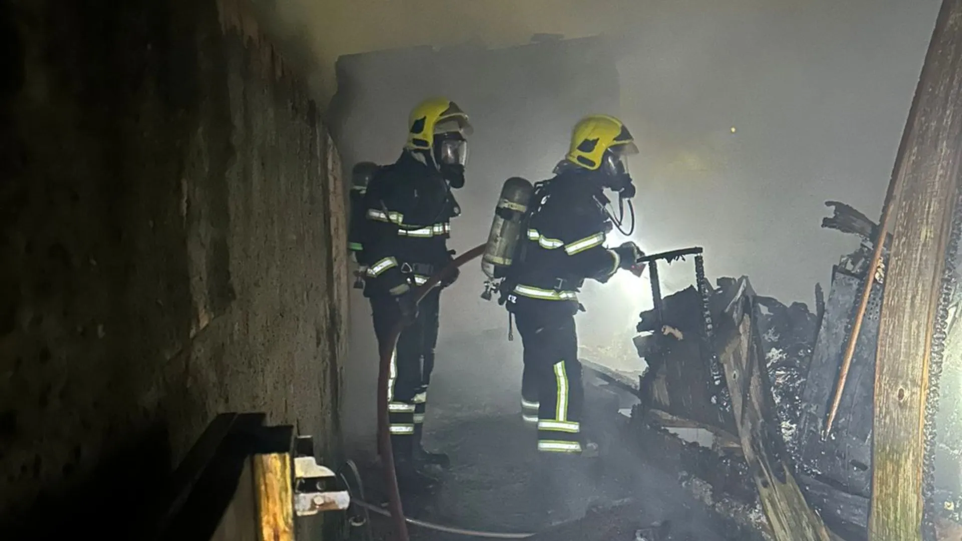 Casa fica completamente destruída após incêndio