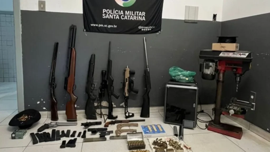 Polícia Militar fecha fábrica clandestina de armas em SC