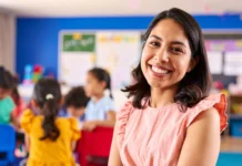 Governo lança Bolsa Mais Professores que pagará R$ 2.100 mensais a educadores da rede pública