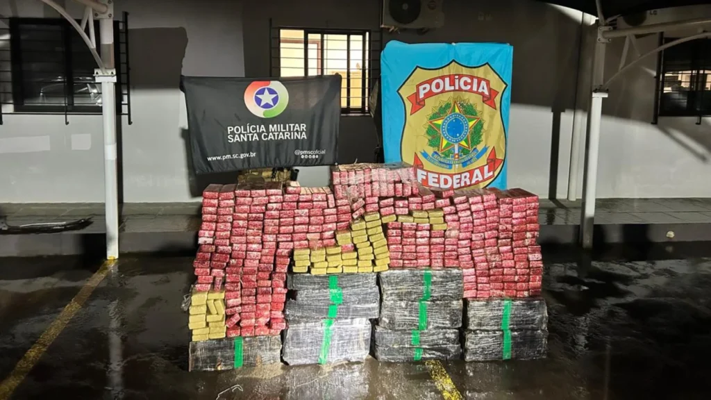 Casal é preso com quase meia tonelada de drogas na BR-282