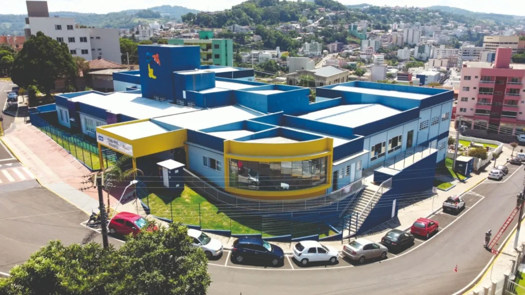 Justiça obriga construtora a corrigir falhas na obra do CEMEI Bonavita em Videira