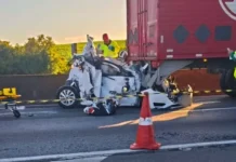 Carro é prensado entre carretas e três pessoas morrem na BR-376