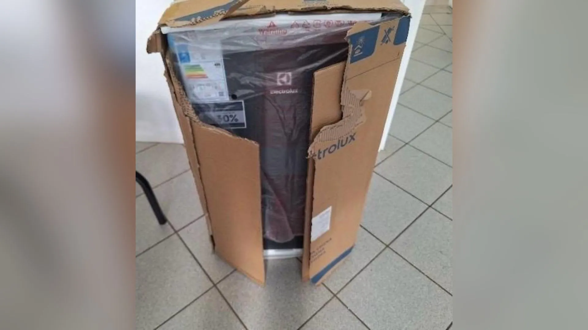 Idoso compra frigobar e é preso por receptação no Meio-Oeste