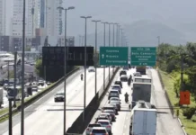 Feriado prolongado deve levar mais de 750 mil veículos ao litoral catarinense