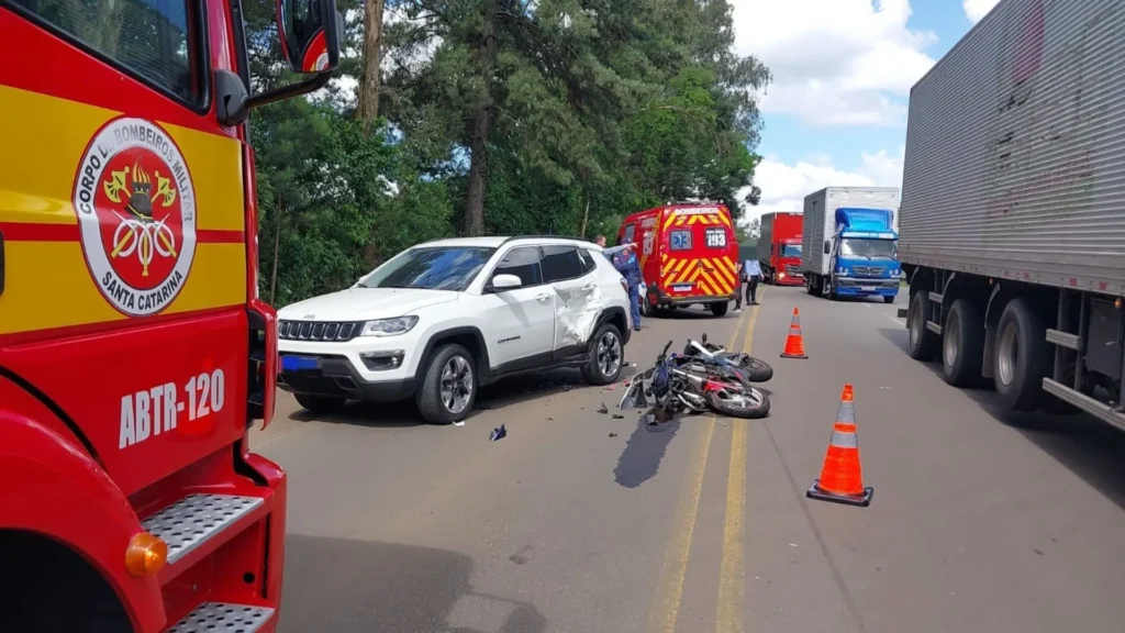 Motociclista fica gravemente ferido em colisão com carro na SC-355, em Videira