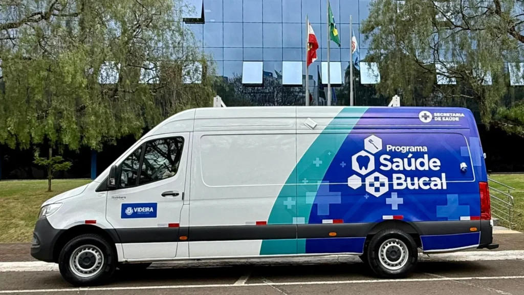 Videira recebe nova unidade móvel odontológica para atendimento completo