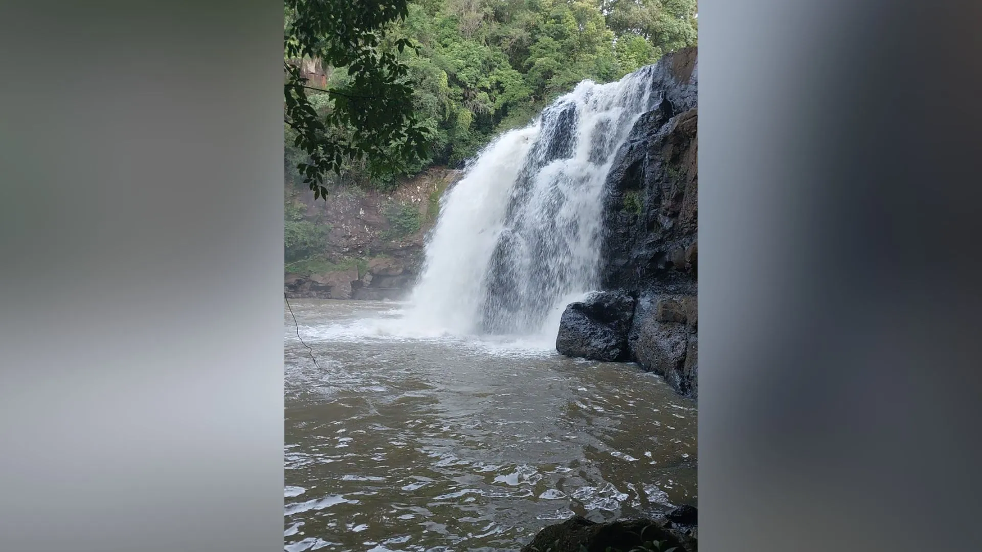 Jovem de 17 anos vai tomar banho em cachoeira e desaparece em Videira