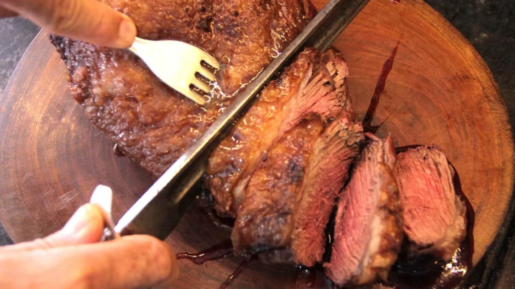 Carne, frango e ovos devem ficar mais caros em 2026, aponta estudo da FGV