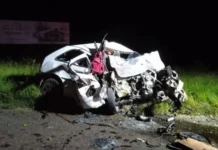 Motorista fica preso às ferragens após colisão com caminhão na BR-282 em Joaçaba