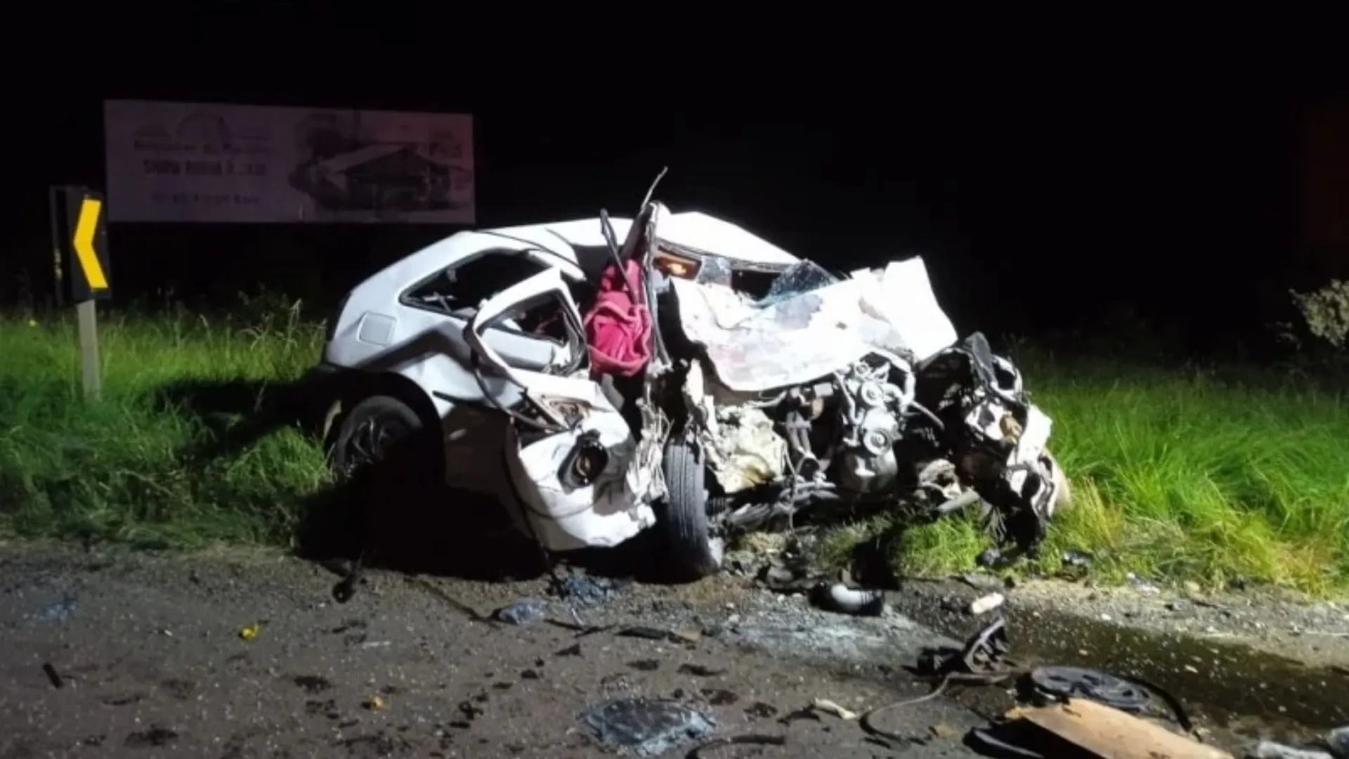 Motorista fica preso às ferragens após colisão com caminhão na BR-282 em Joaçaba