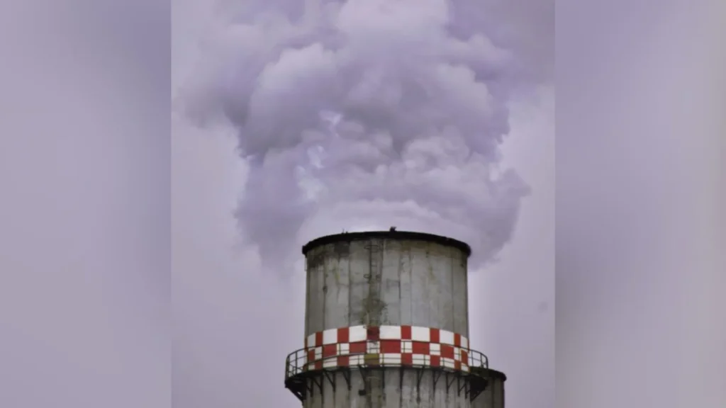 Vazamento de gás tóxico em indústria mobiliza bombeiros e Defesa Civil em SC