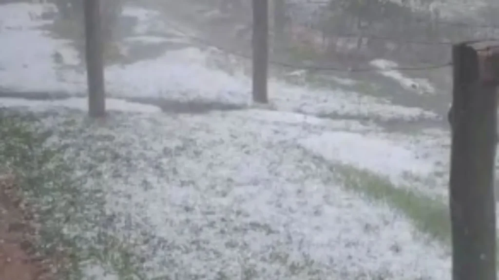 Granizo atinge Alto Vale do Itajaí e provoca estragos em várias cidades
