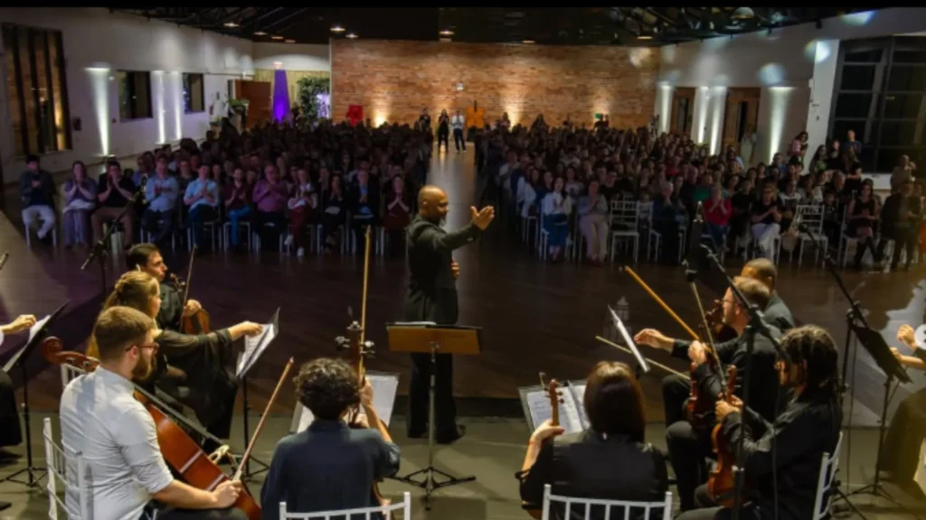 Camerata Videira completa 30 anos e emociona público em concerto especial