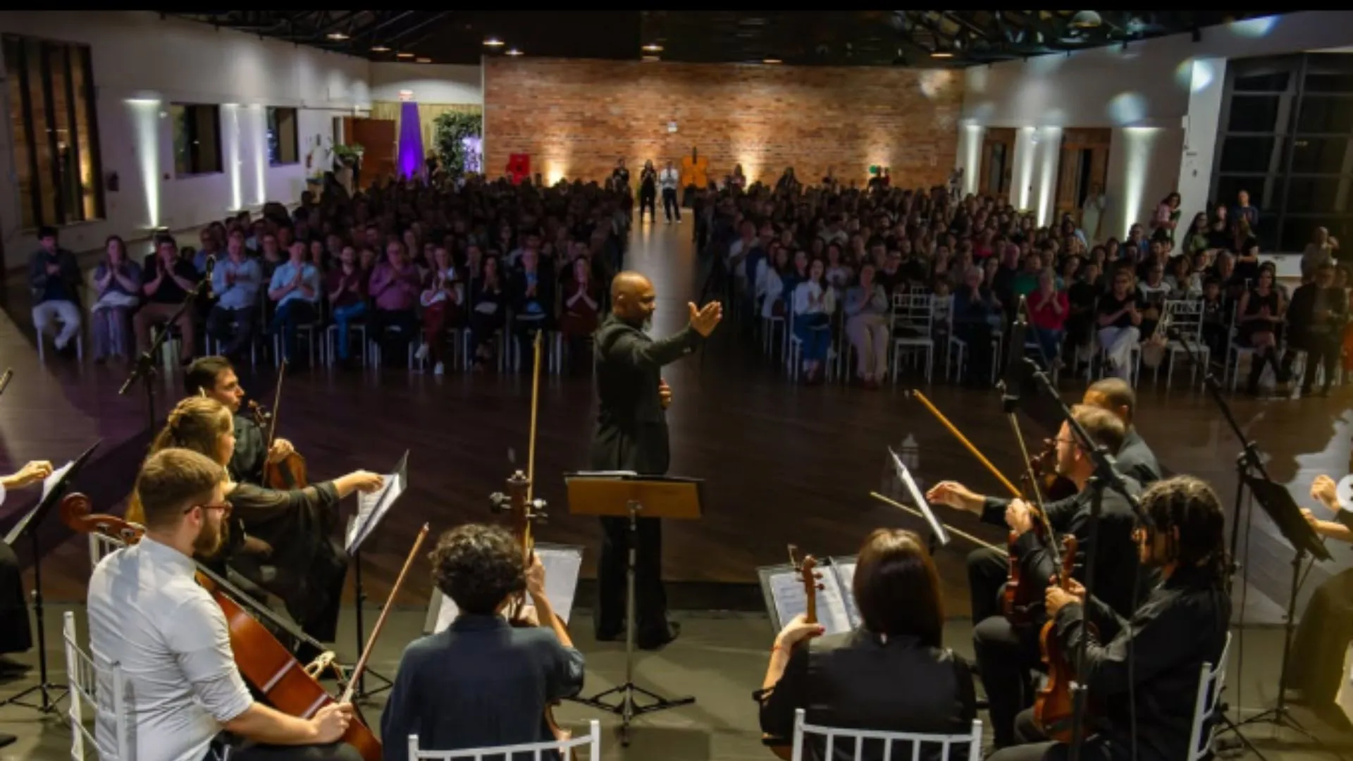 Camerata Videira completa 30 anos e emociona público em concerto especial