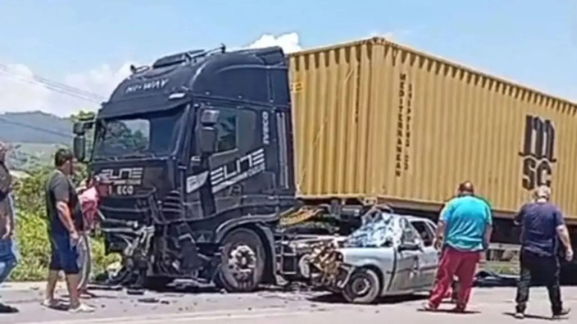 Duas pessoas morrem em colisão na BR-470