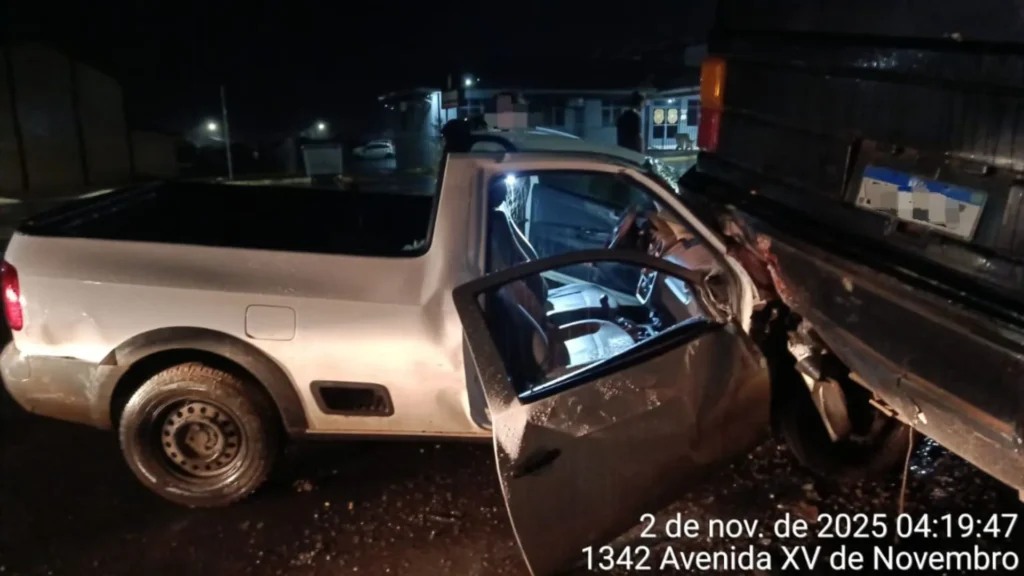Colisão entre carro e ônibus deixa um ferido em Santa Cecília