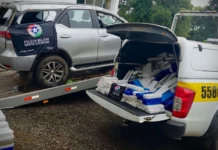 Caminhonete clonada tomba com 631 kg de maconha