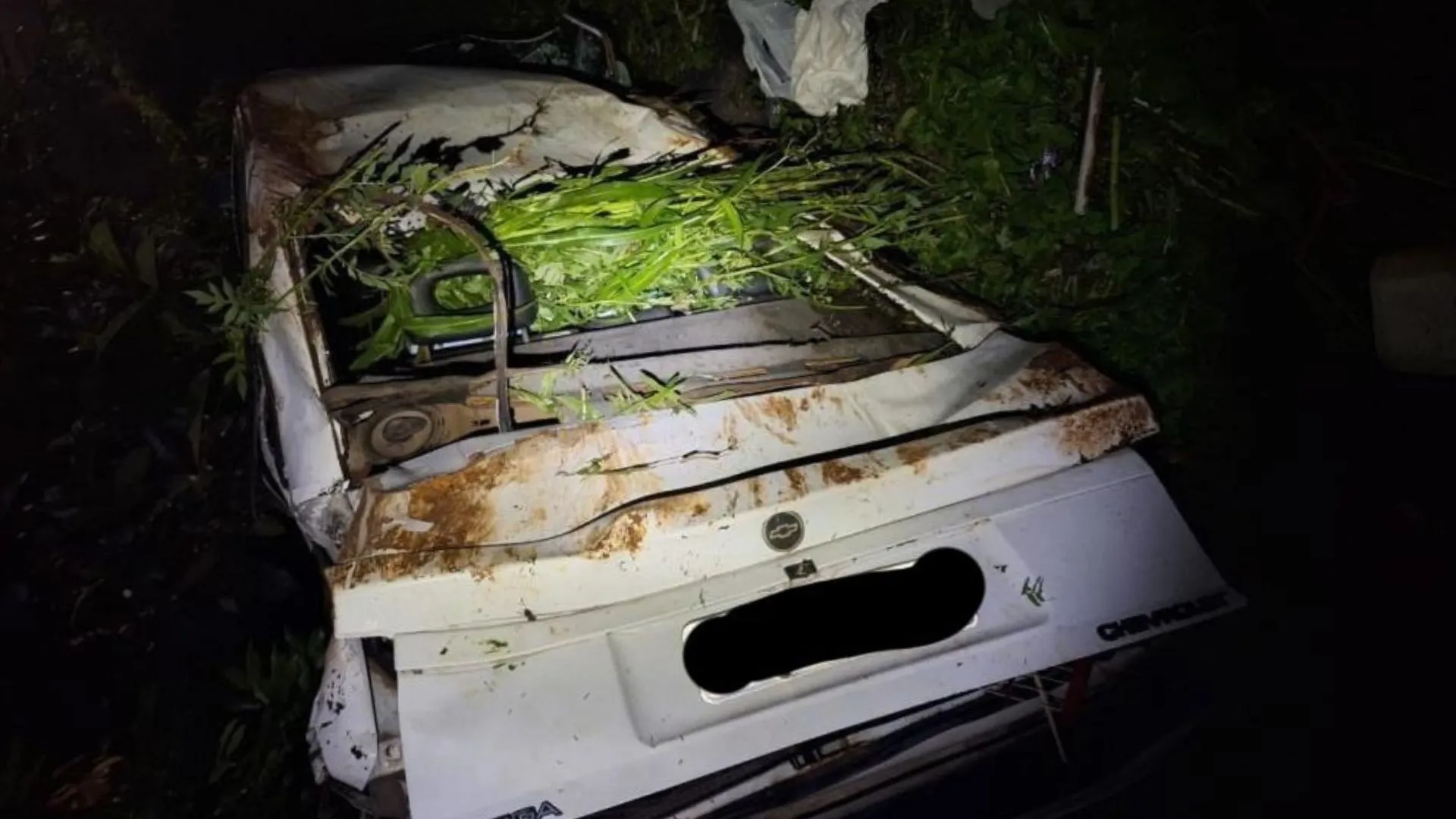 Motorista capota carro após ultrapassagem proibida em Herval d’Oeste