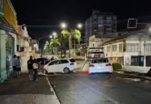 Quatro feridos em forte colisão no centro de Caçador