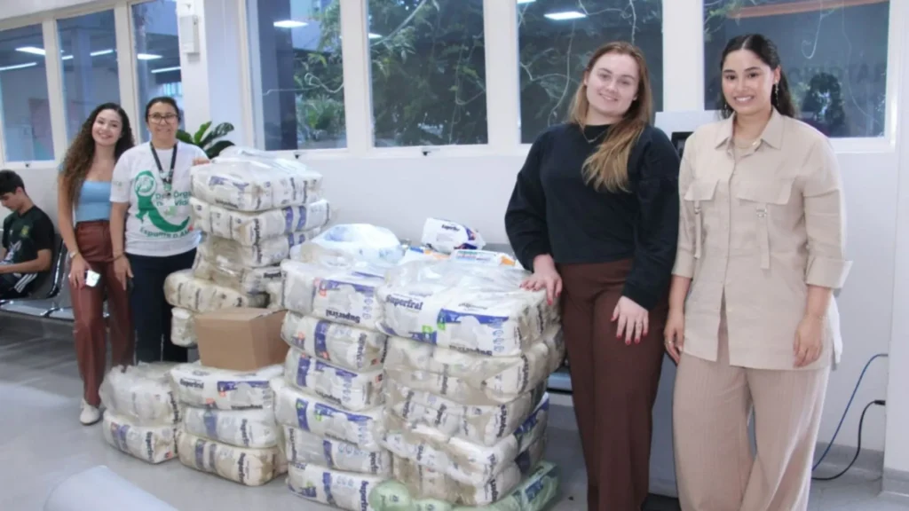 Estudantes de Medicina doam fraldas geriátricas