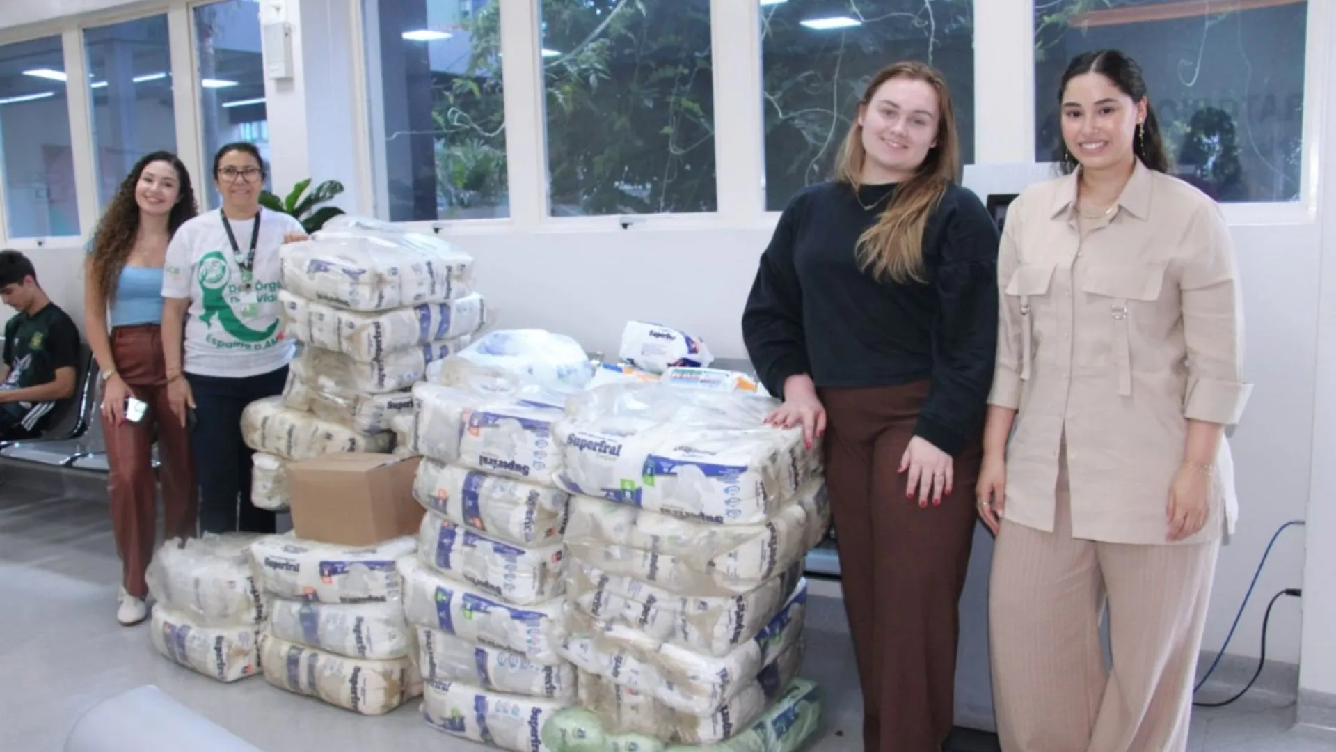 Estudantes de Medicina doam fraldas geriátricas