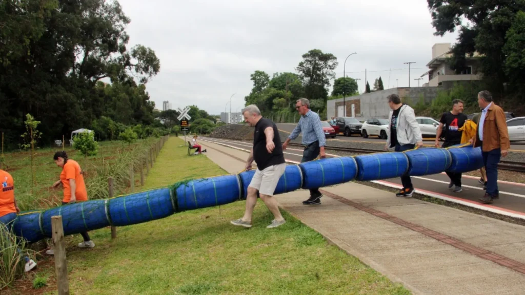 Instalada a segunda Eco Barreira no Rio do Peixe em Caçador