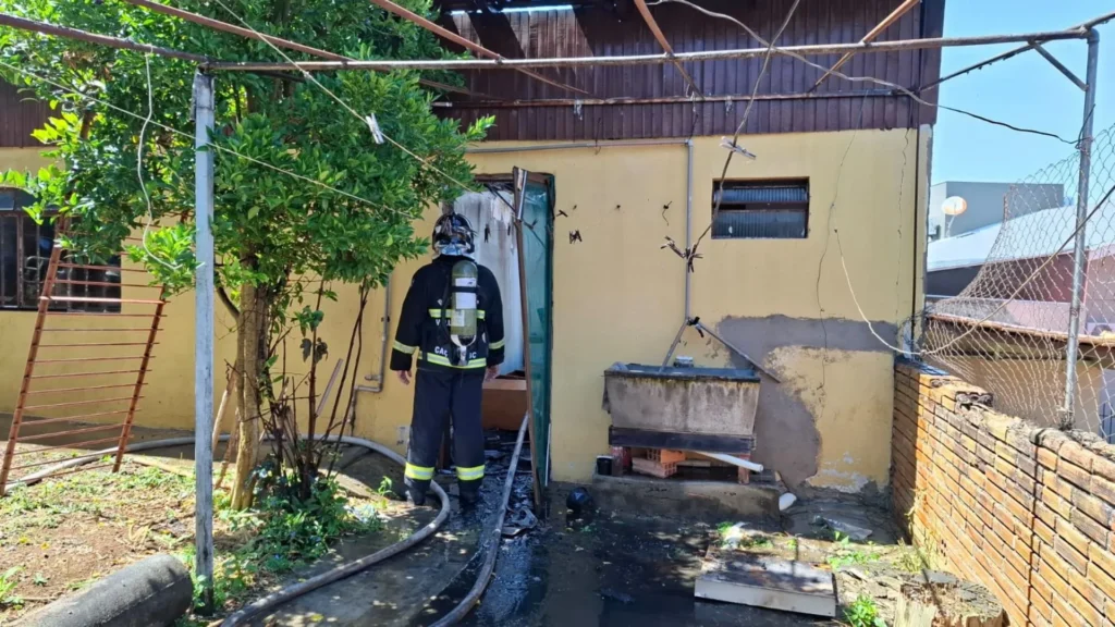 Incêndio atinge residência no bairro Bom Jesus
